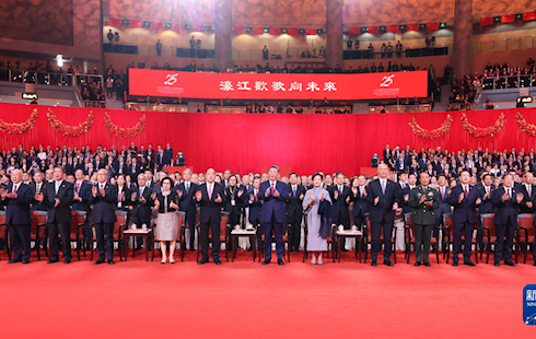 庆祝澳门回归祖国25周年文艺晚会举行 习近平观看演出